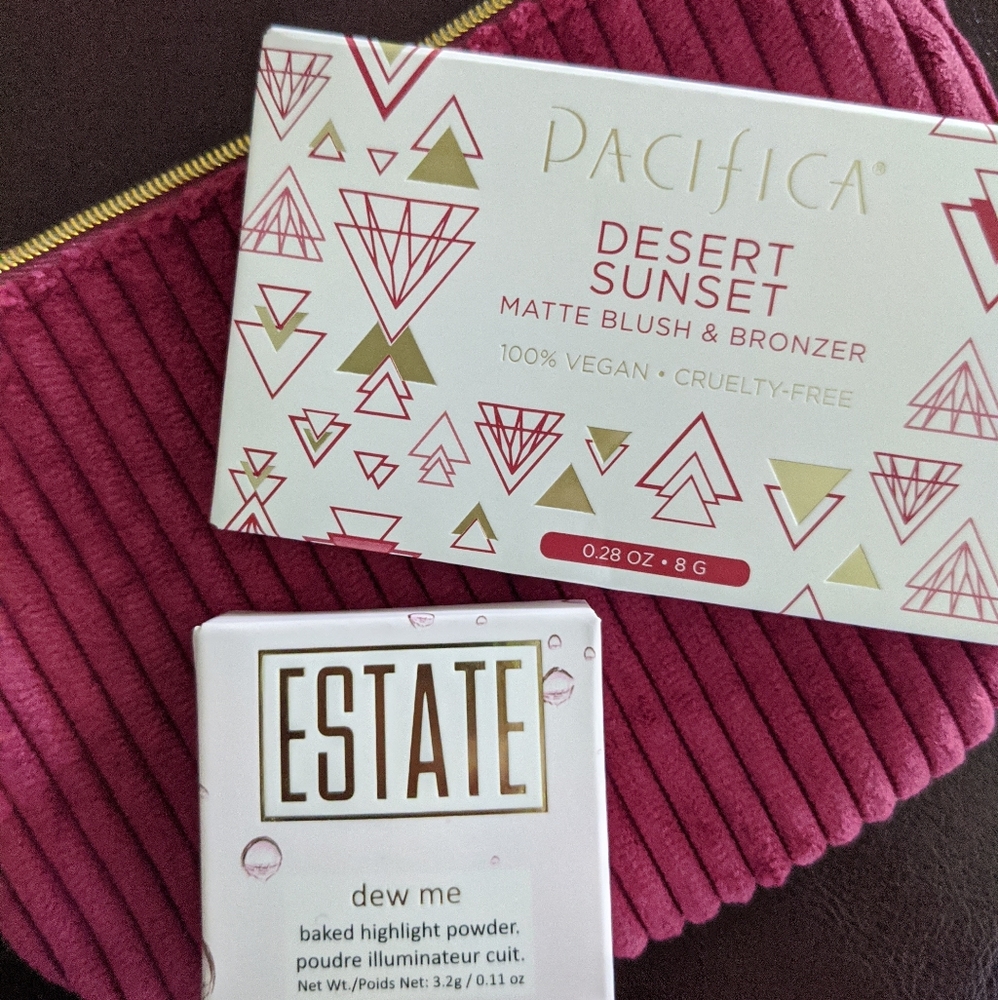 🏷️NWT Makeup Set with Bag